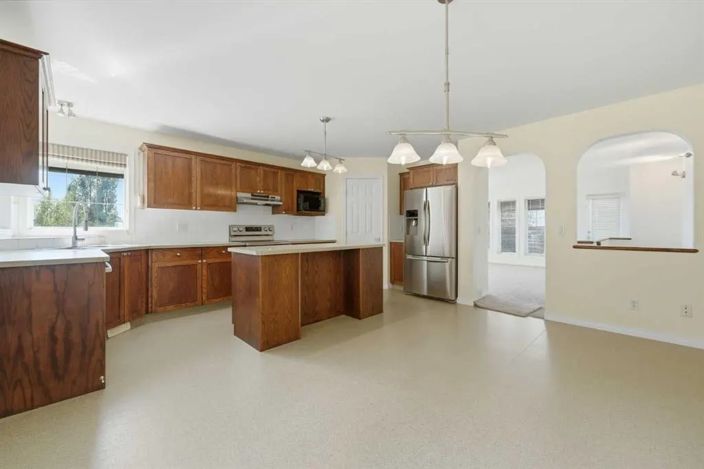 116 Rockyledge Crescent NW