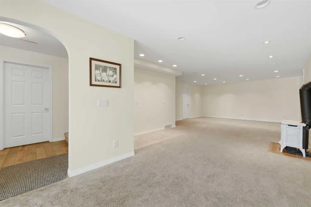 116 Rockyledge Crescent NW
