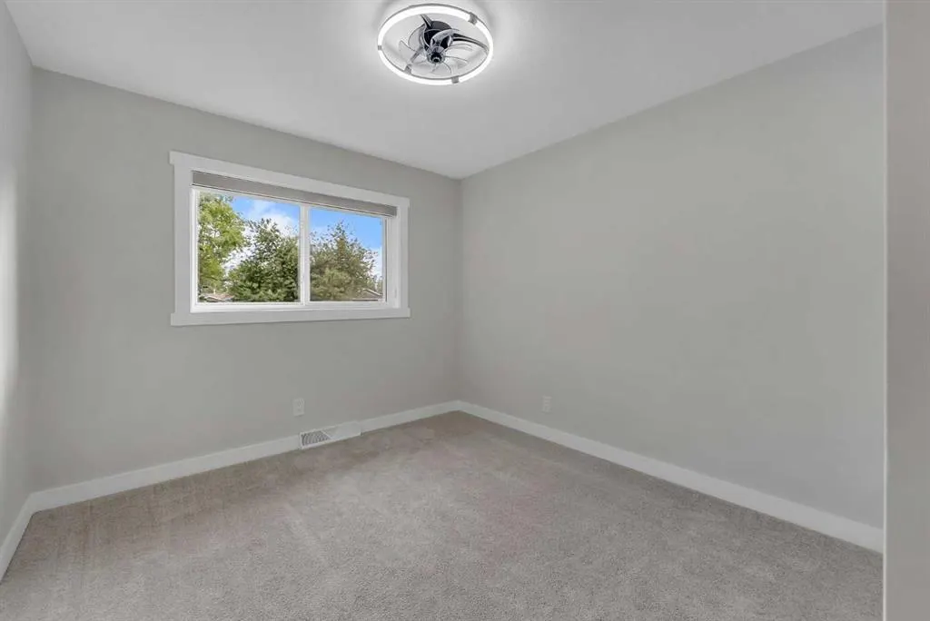 10 Atlanta Crescent SE