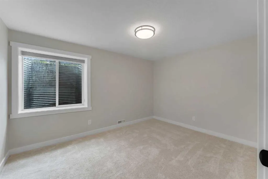 10 Atlanta Crescent SE