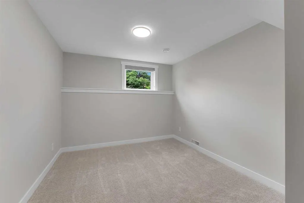 10 Atlanta Crescent SE