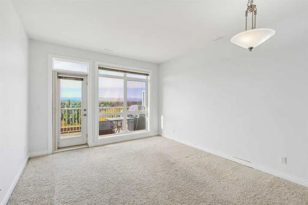 181 Rockyledge View NW #17