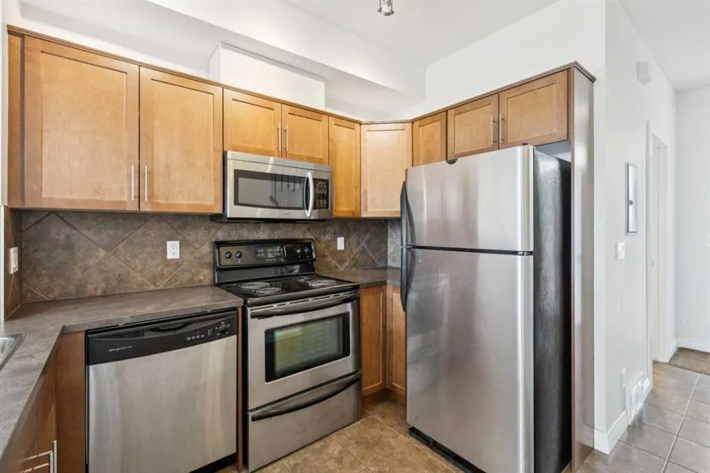 181 Rockyledge View NW #17