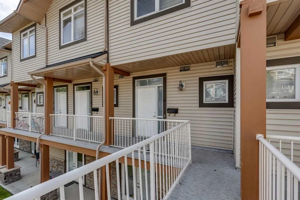 181 Rockyledge View NW #17