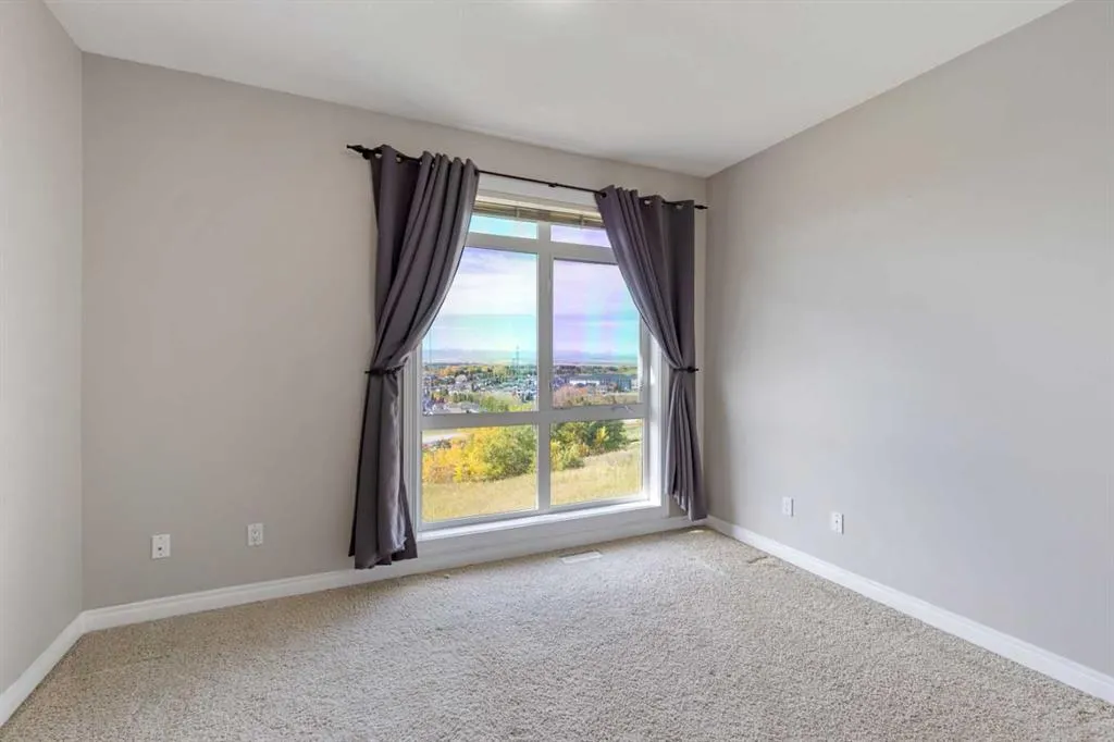 181 Rockyledge View NW #17