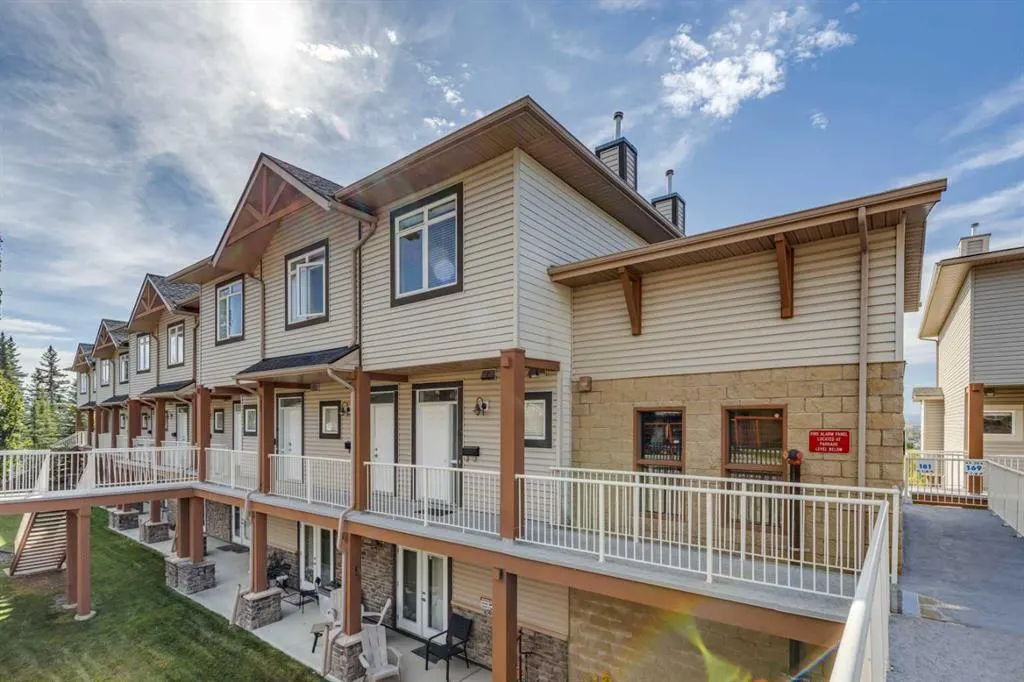 181 Rockyledge View NW #17