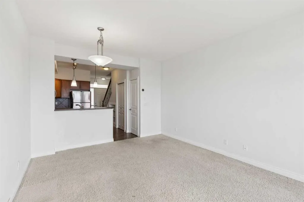 181 Rockyledge View NW #17