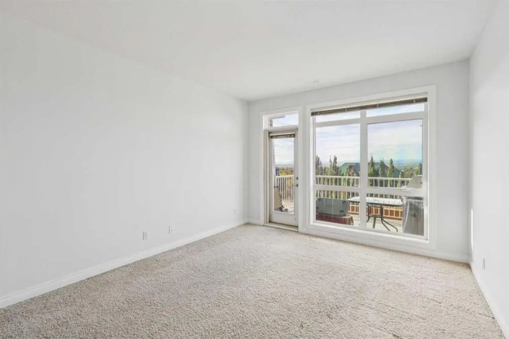 181 Rockyledge View NW #17