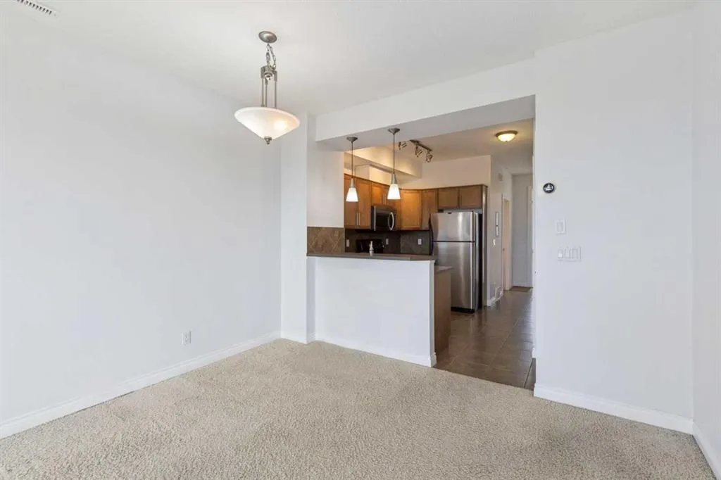 181 Rockyledge View NW #17