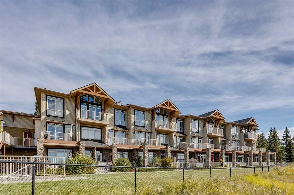 181 Rockyledge View NW #17