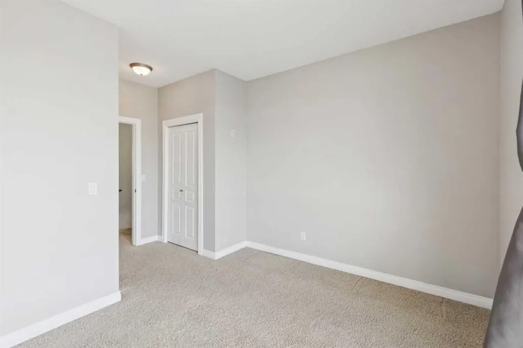 181 Rockyledge View NW #17