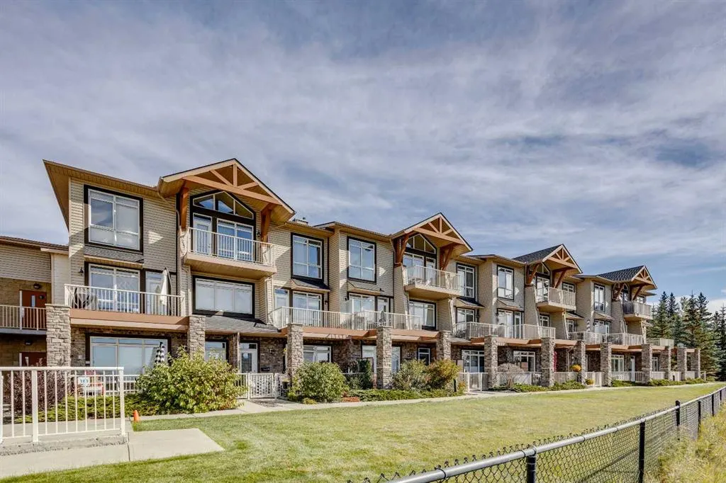 181 Rockyledge View NW #17