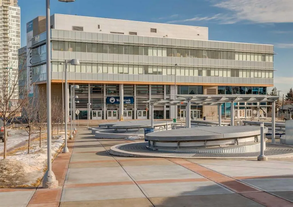 2790 19 Avenue SW