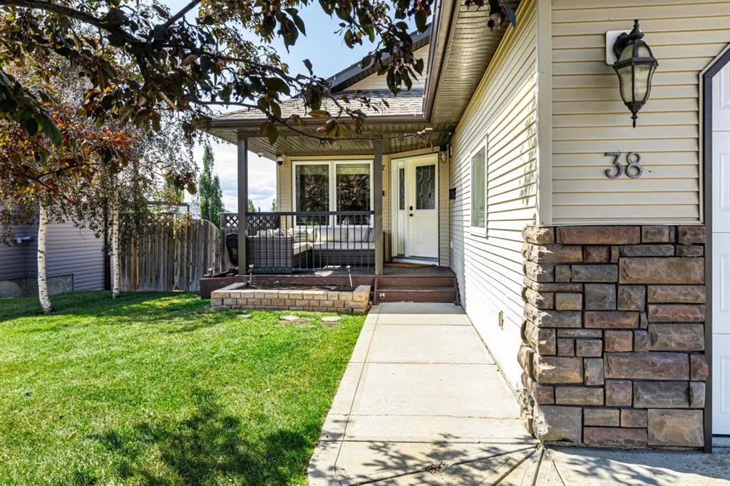 38 Ivany Close