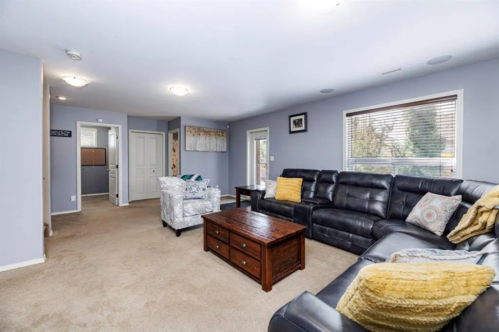 38 Ivany Close