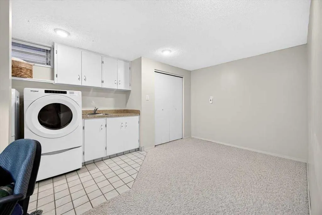 36 Lake Lucerne Close SE