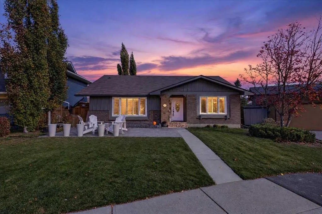 36 Lake Lucerne Close SE