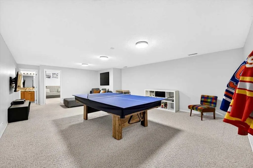 36 Lake Lucerne Close SE
