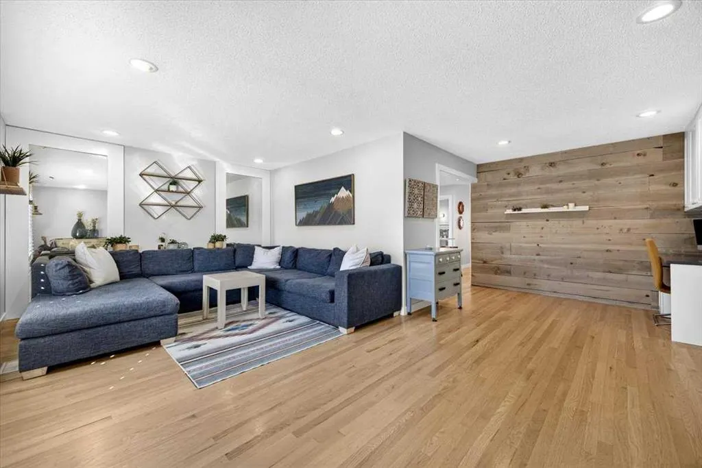 36 Lake Lucerne Close SE