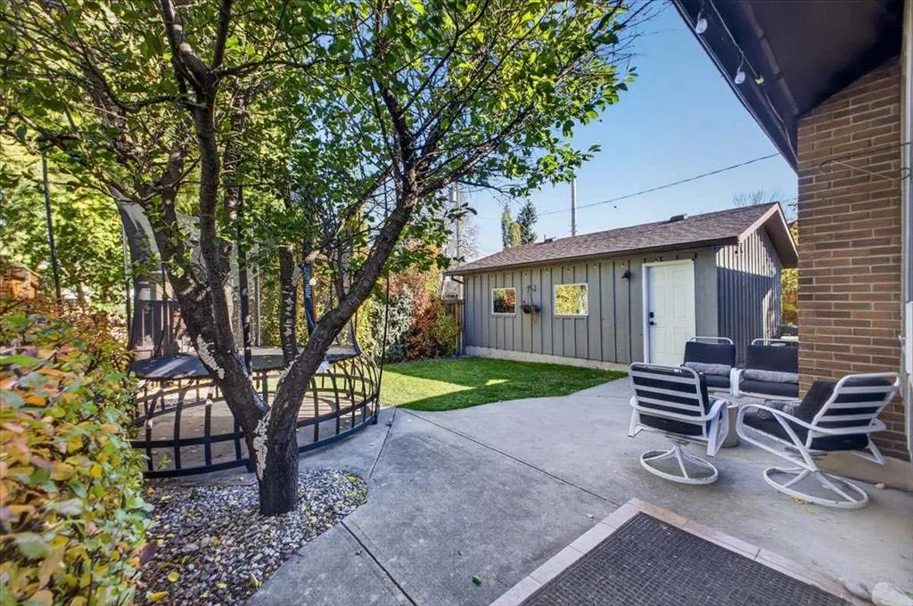 36 Lake Lucerne Close SE