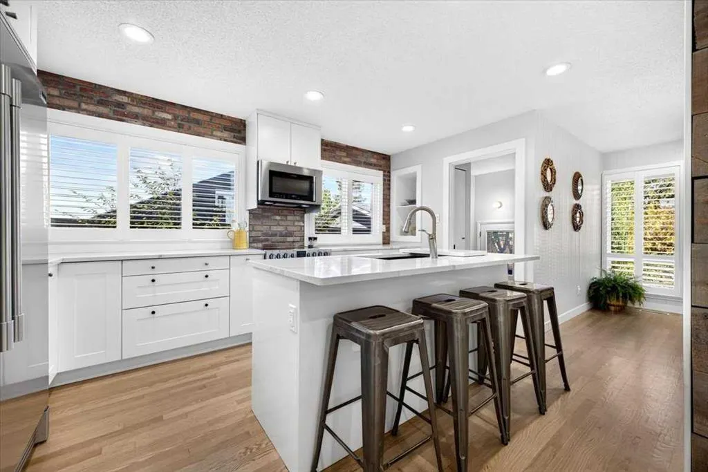 36 Lake Lucerne Close SE