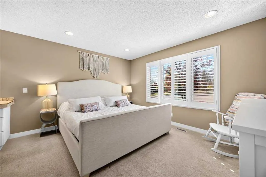 36 Lake Lucerne Close SE