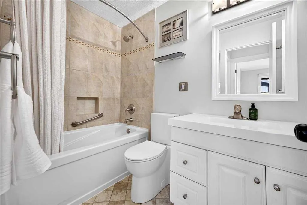 36 Lake Lucerne Close SE