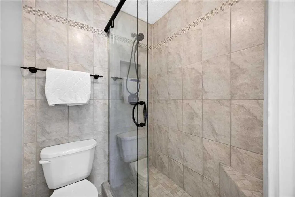 36 Lake Lucerne Close SE