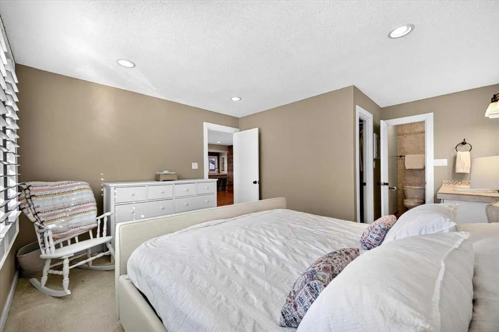 36 Lake Lucerne Close SE