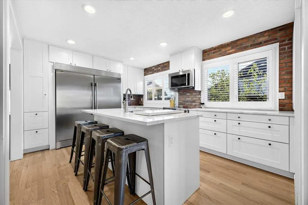 36 Lake Lucerne Close SE