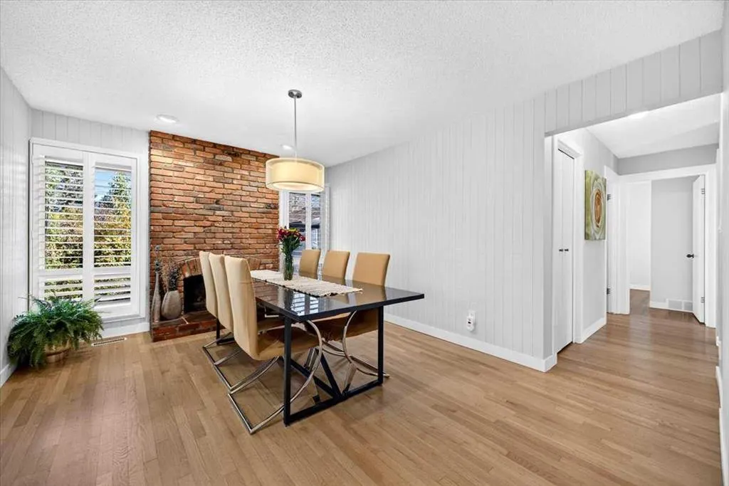 36 Lake Lucerne Close SE