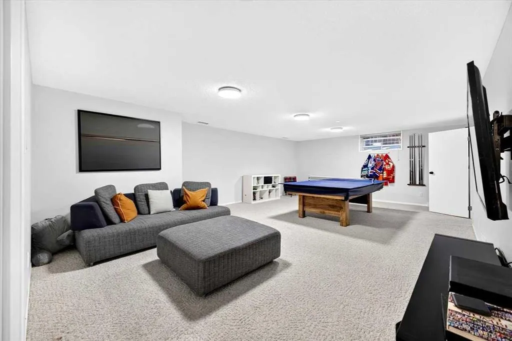 36 Lake Lucerne Close SE
