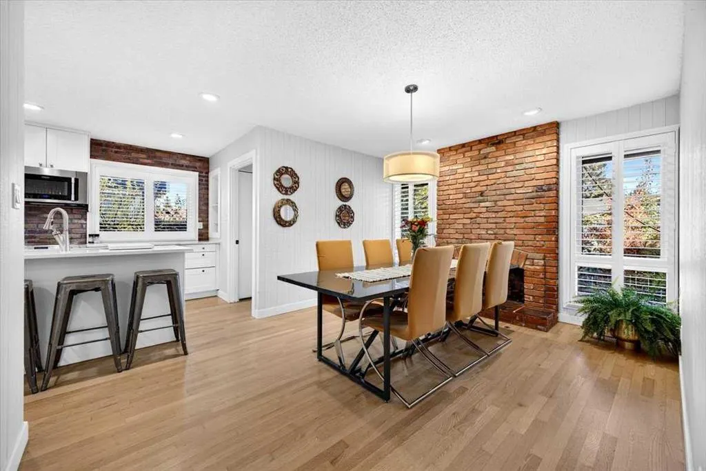 36 Lake Lucerne Close SE
