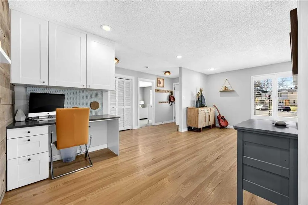 36 Lake Lucerne Close SE
