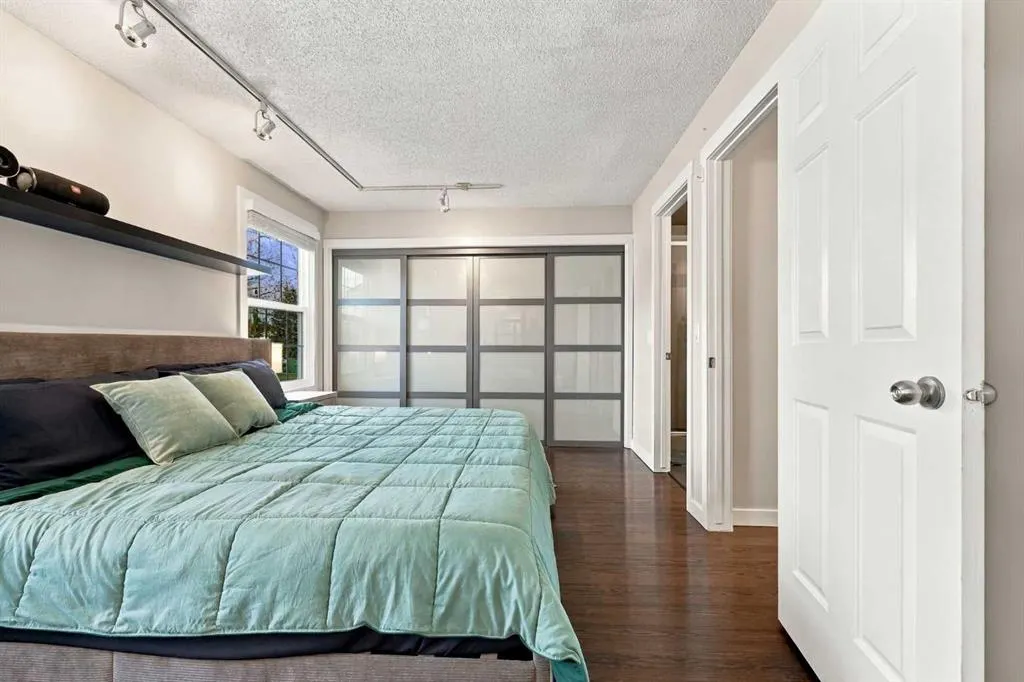 28 Berwick Crescent NW #36