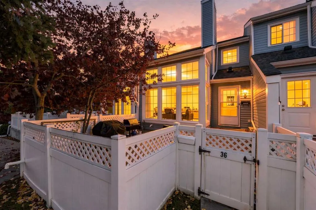 28 Berwick Crescent NW #36