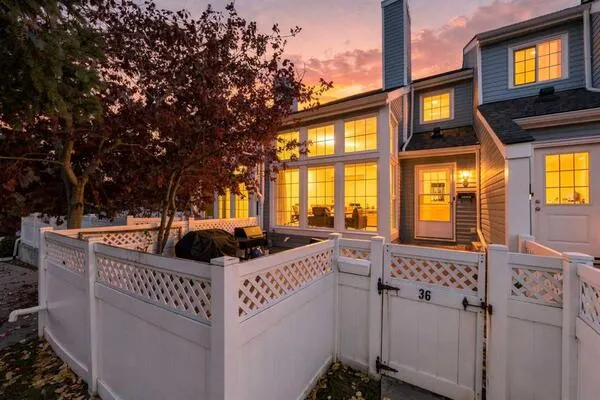 28 Berwick Crescent NW #36