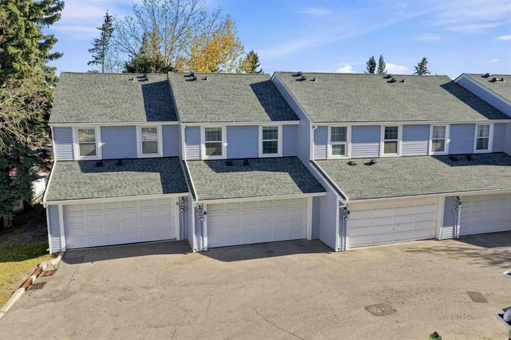 28 Berwick Crescent NW #36