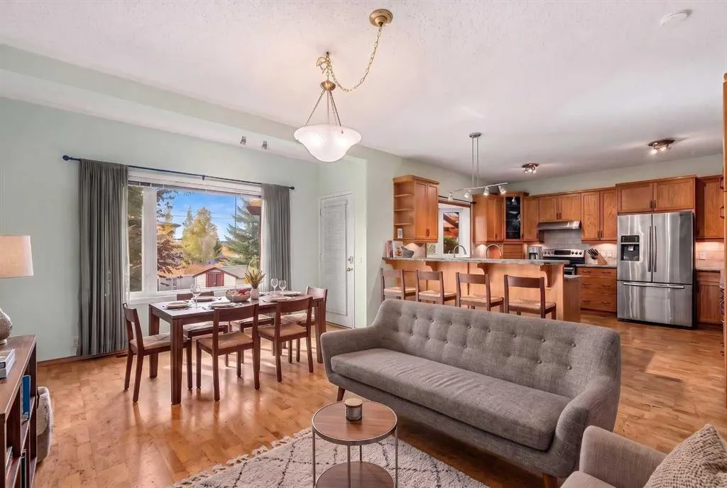 196 River Rock Crescent SE