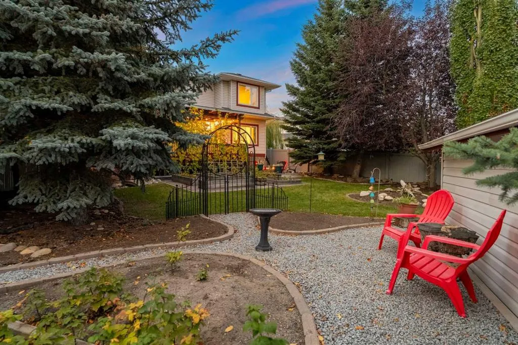 196 River Rock Crescent SE