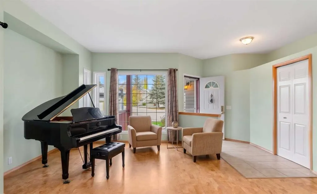 196 River Rock Crescent SE