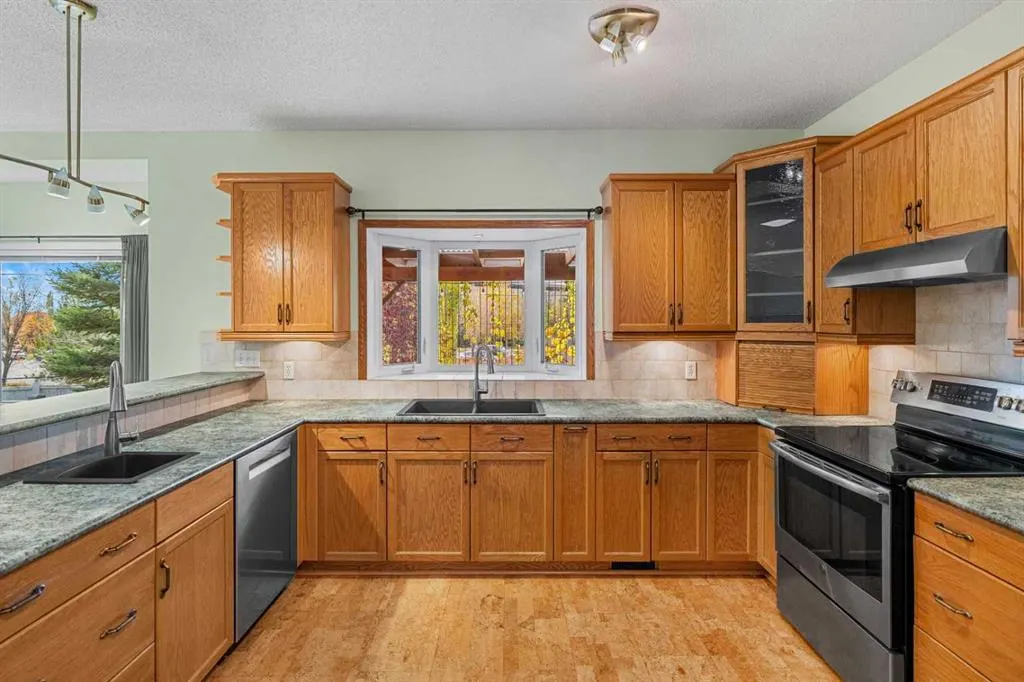196 River Rock Crescent SE