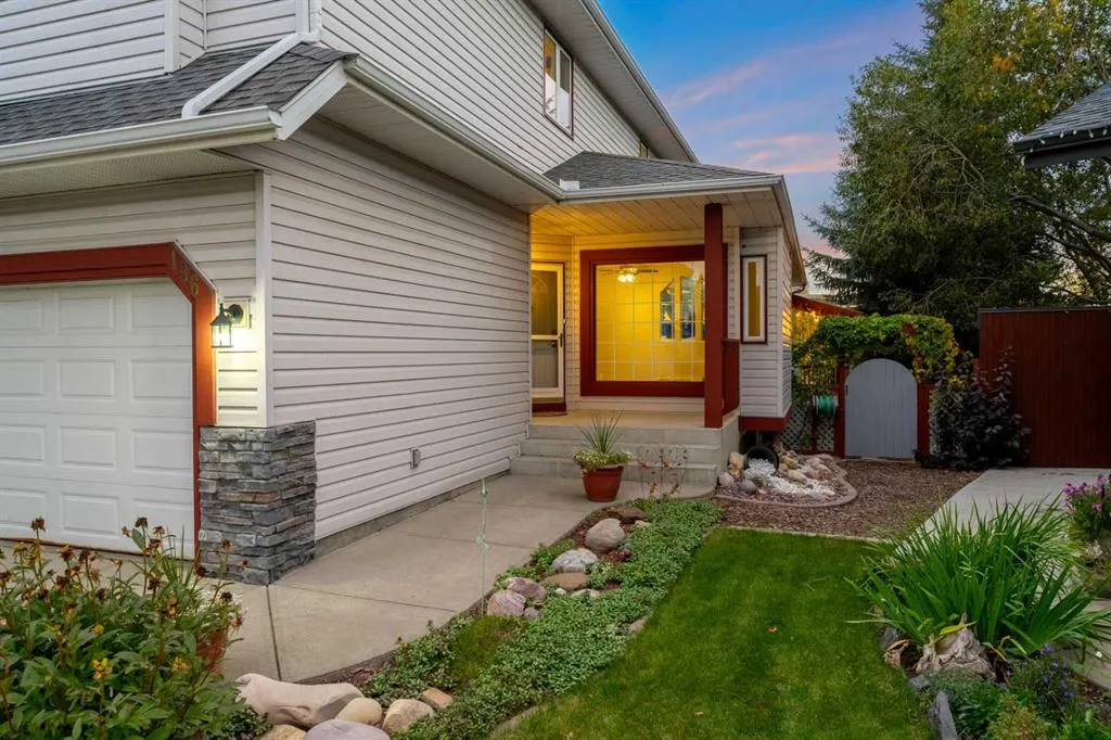 196 River Rock Crescent SE