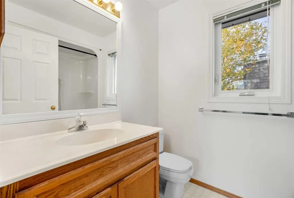196 River Rock Crescent SE