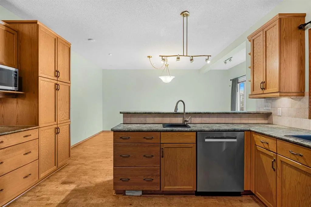 196 River Rock Crescent SE