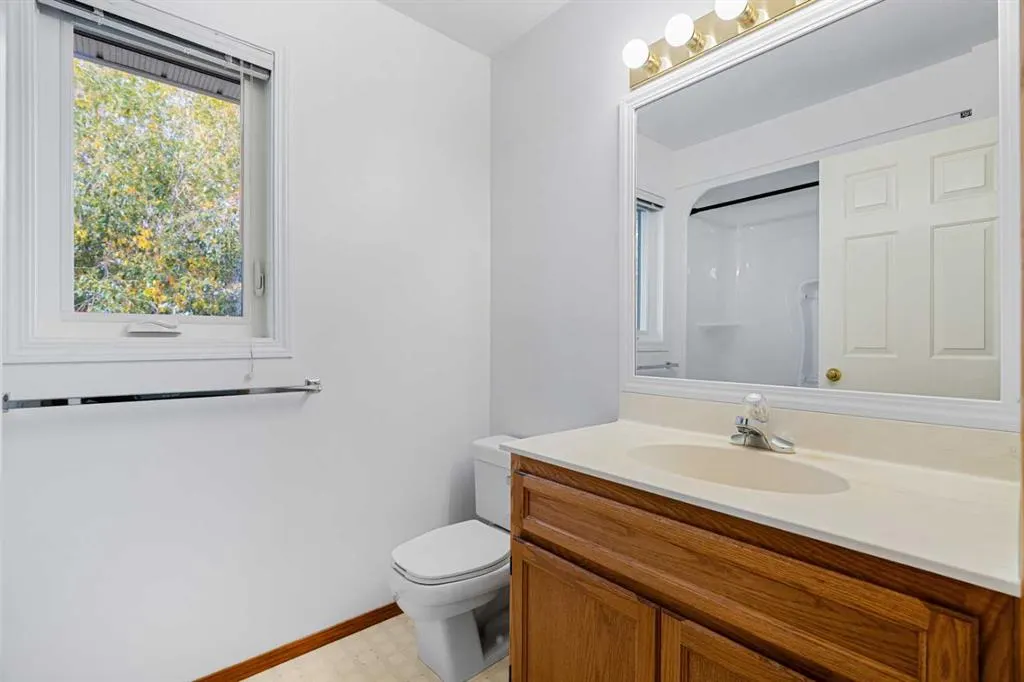 196 River Rock Crescent SE