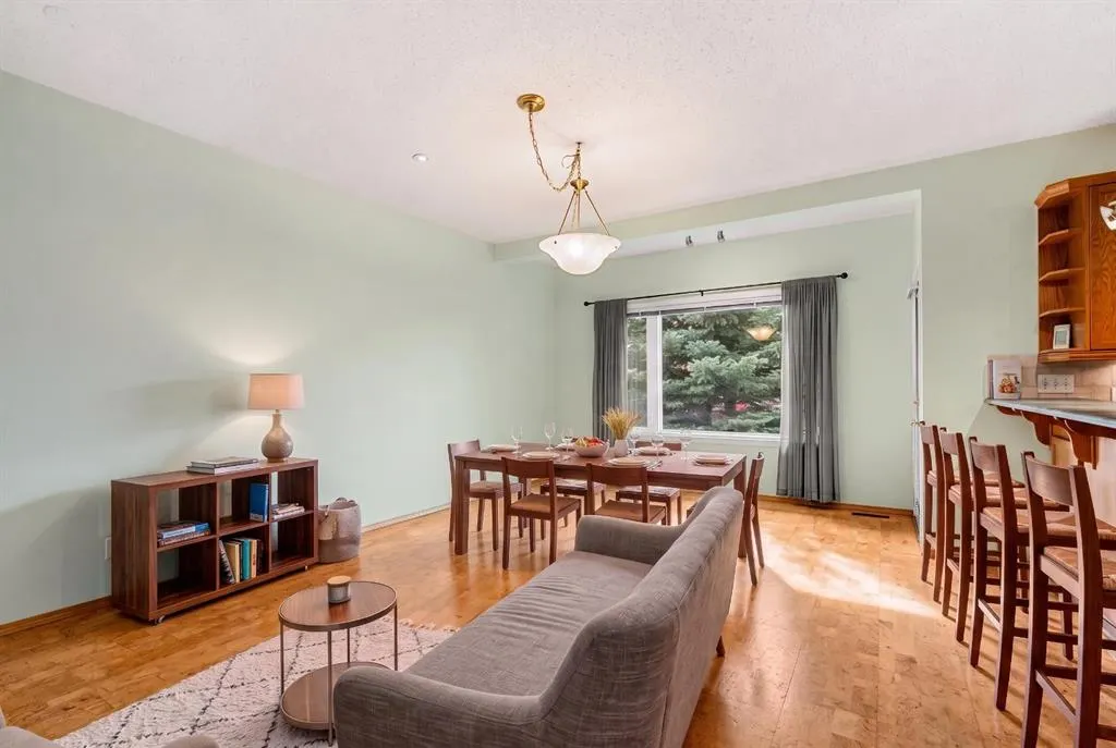 196 River Rock Crescent SE