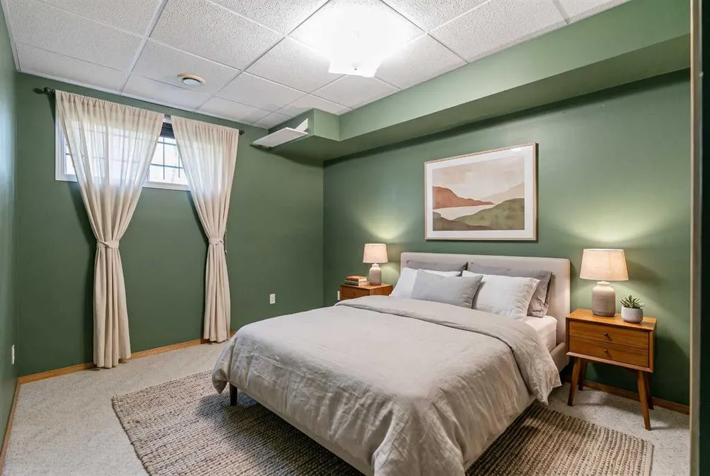 196 River Rock Crescent SE