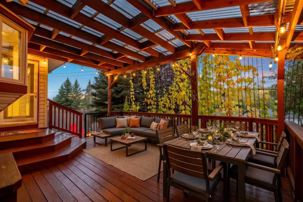 196 River Rock Crescent SE