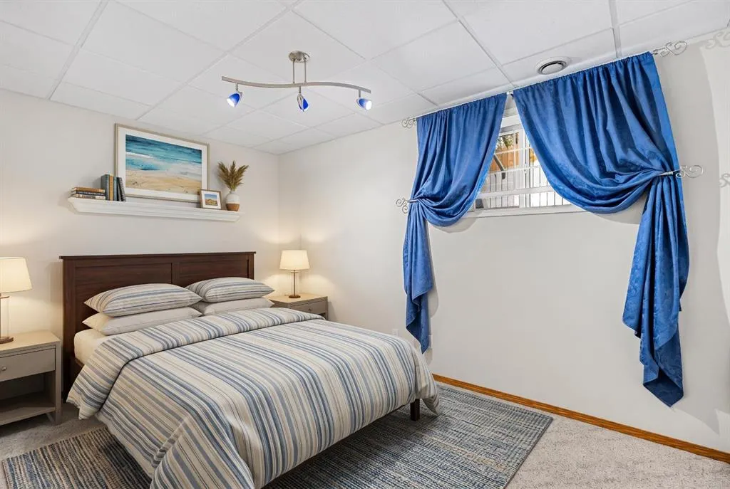 196 River Rock Crescent SE